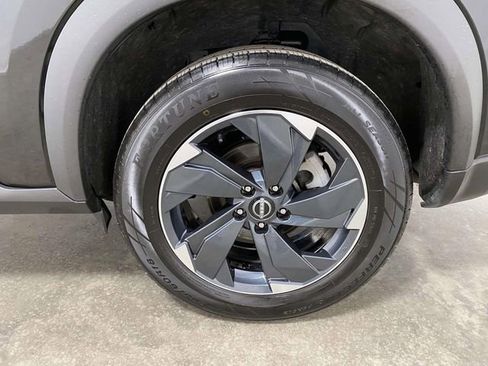 Used 2024 Nissan Rogue SV image 7