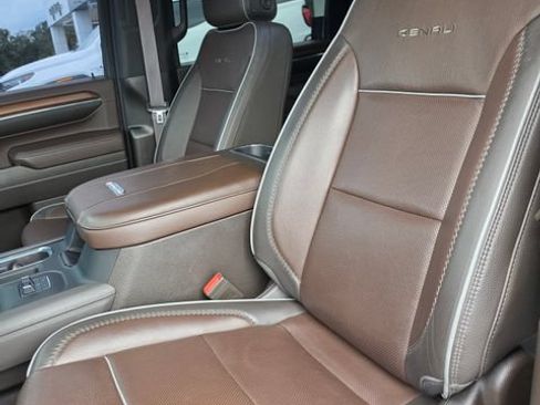 Used 2024 GMC Sierra 2500 Denali w/ Denali Reserve Package AWD/4WD image 17
