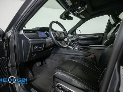 Used 2021 Jeep Grand Cherokee L Overland w/ Luxury Tech Group IV AWD/4WD image 10