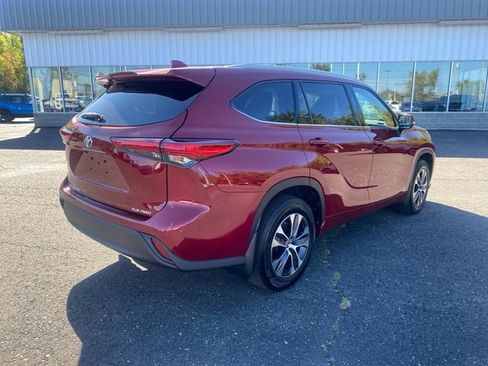 Used 2020 Toyota Highlander XLE image 5