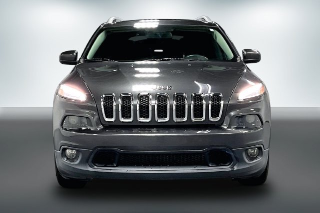 Used 2017 Jeep Cherokee Latitude w/ Comfort & Sound Group FWD image 2