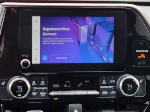 Used 2023 Toyota Highlander XLE image 25