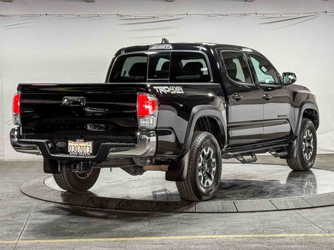 Certified 2023 Toyota Tacoma TRD Off-Road AWD/4WD image 5