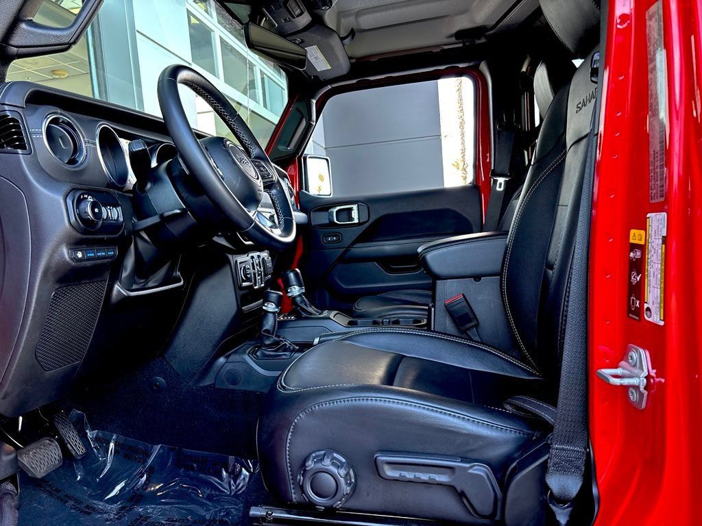 Used 2022 Jeep Wrangler Unlimited Sahara AWD/4WD image 30