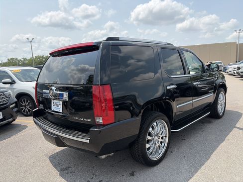 Used 2011 Cadillac Escalade AWD w/ Touring Package image 5