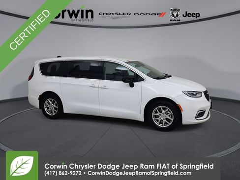 Used 2024 Chrysler Pacifica Touring-L FWD image 1