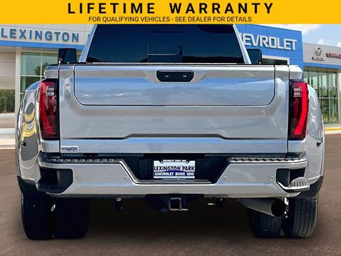 Used 2024 GMC Sierra 3500 Denali w/ Denali Reserve Package AWD/4WD image 4