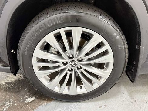 Certified 2026 Toyota Highlander Platinum AWD/4WD image 10