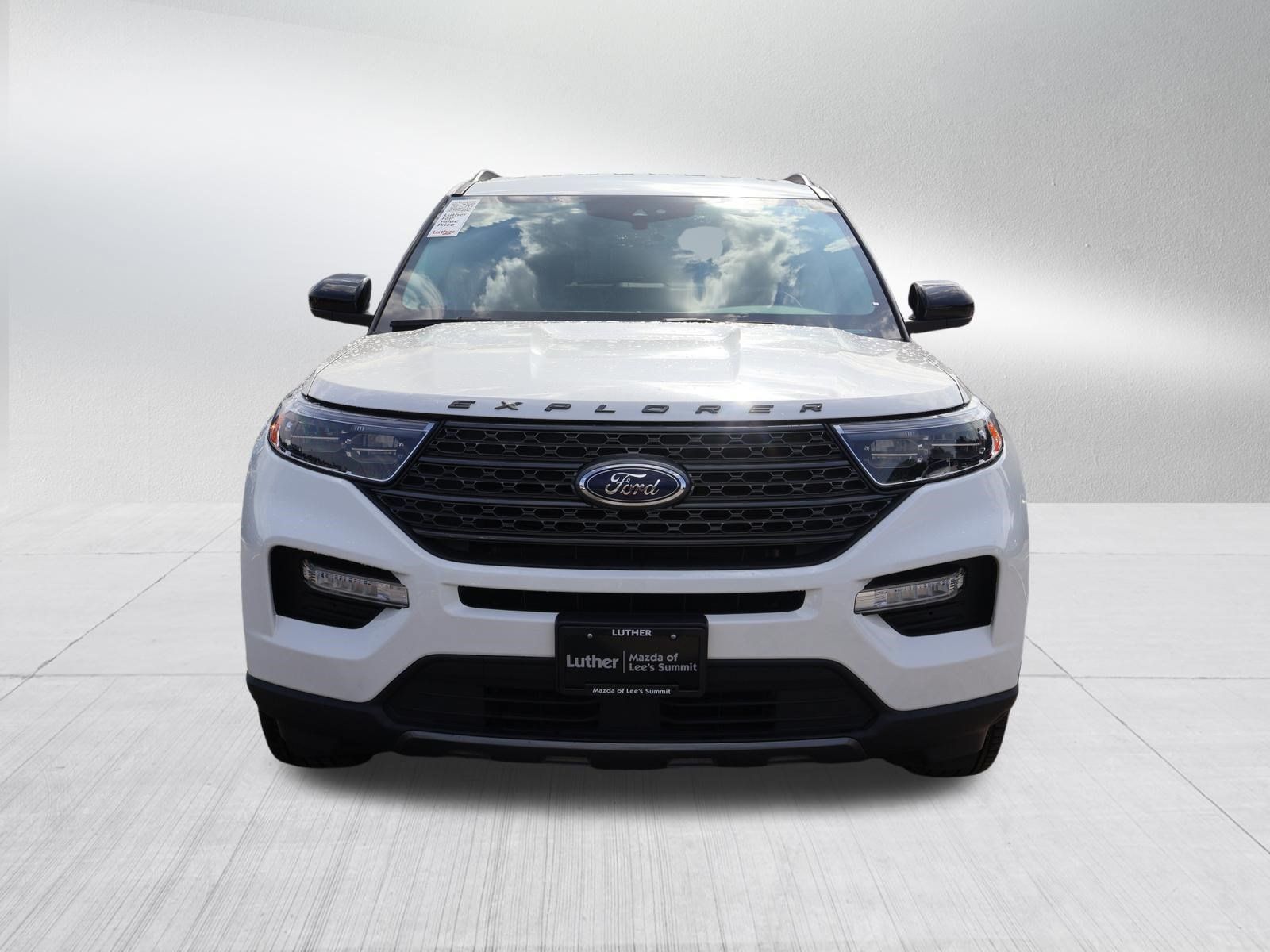 Used 2022 Ford Explorer XLT w/ Equipment Group 202A AWD/4WD image 2