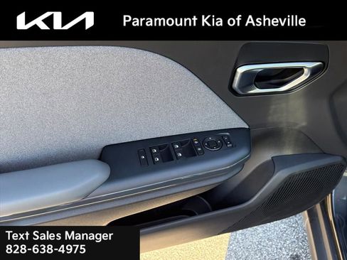 New 2025 Kia K4 EX image 24