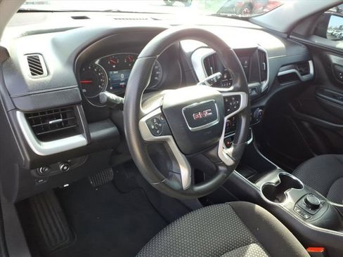 Used 2024 GMC Terrain SLE w/ Driver Convenience Package image 8