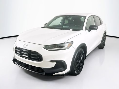 Used 2025 Honda HR-V Sport image 3