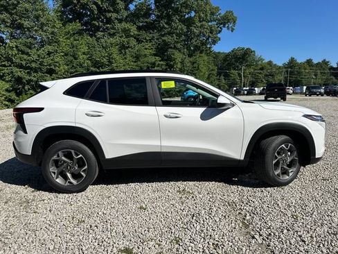 New 2026 Chevrolet Trax LT w/ LT Convenience Package FWD image 12