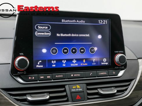 Used 2025 Nissan Altima 2.5 SV FWD image 18