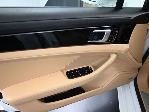 Used 2019 Porsche Panamera image 22