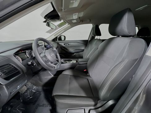 Used 2024 Nissan Rogue S image 15