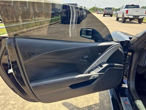 Used 2015 Chevrolet Corvette Z06 w/ 3LZ Preferred Equipment Group RWD image 12