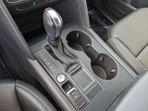 Certified 2022 Volkswagen Atlas Cross Sport SE image 25