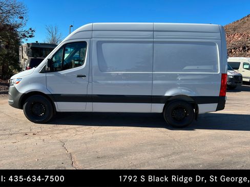 Used 2026 Mercedes-Benz Sprinter 2500 image 2