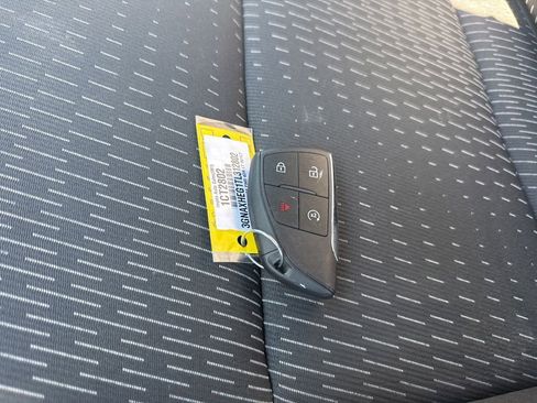 Used 2026 Chevrolet Equinox LT FWD image 28