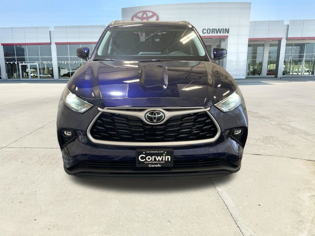 Used 2021 Toyota Highlander XLE AWD/4WD image 4