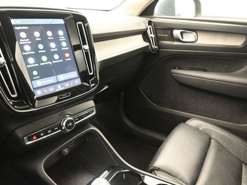Used 2023 Volvo XC40 B4 Ultimate FWD image 28