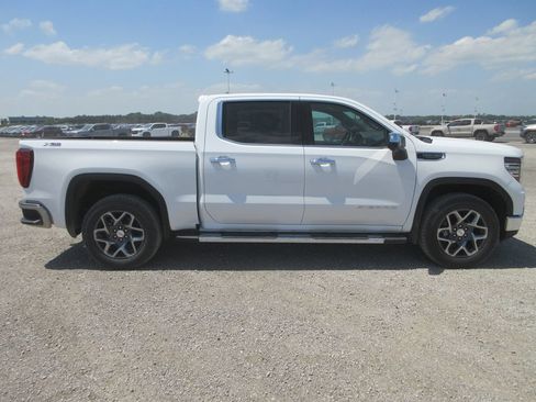 New 2026 GMC Sierra 1500 SLT w/ SLT Premium Plus Package AWD/4WD image 3