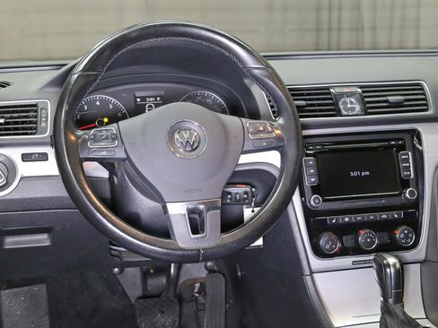 Used 2013 Volkswagen Passat 2.5 SE image 2