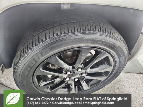 Used 2021 Jeep Grand Cherokee Laredo X image 32