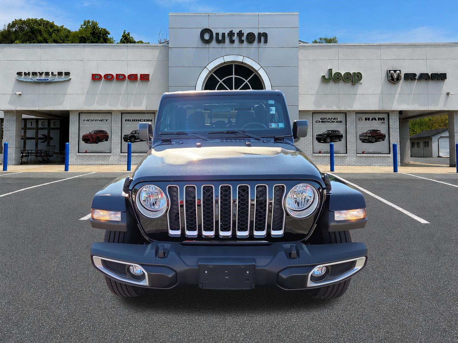 Certified 2021 Jeep Gladiator Overland w/ Cold Weather Group AWD/4WD image 9