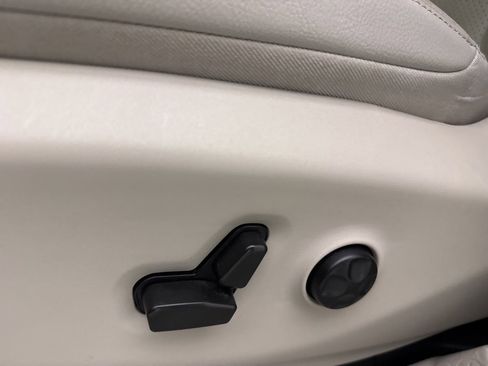 Used 2021 Chrysler Pacifica Touring-L image 24