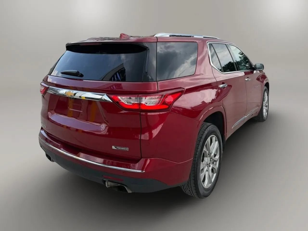 Used 2018 Chevrolet Traverse Premier w/ Driver Confidence II Package FWD image 6