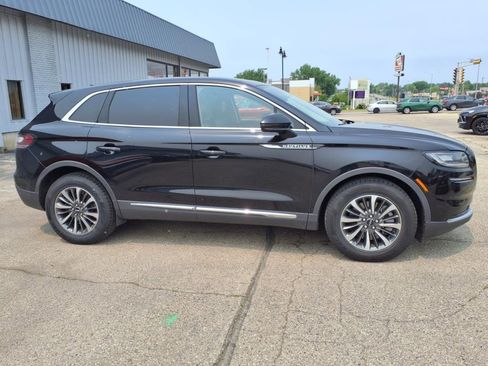 Used 2023 Lincoln Nautilus Reserve image 2