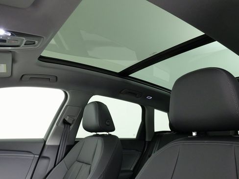 Used 2025 Audi Q6 e-tron Premium image 36