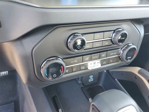 New 2025 Ford Bronco Badlands image 18