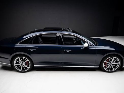 Used 2024 Audi S8 image 34