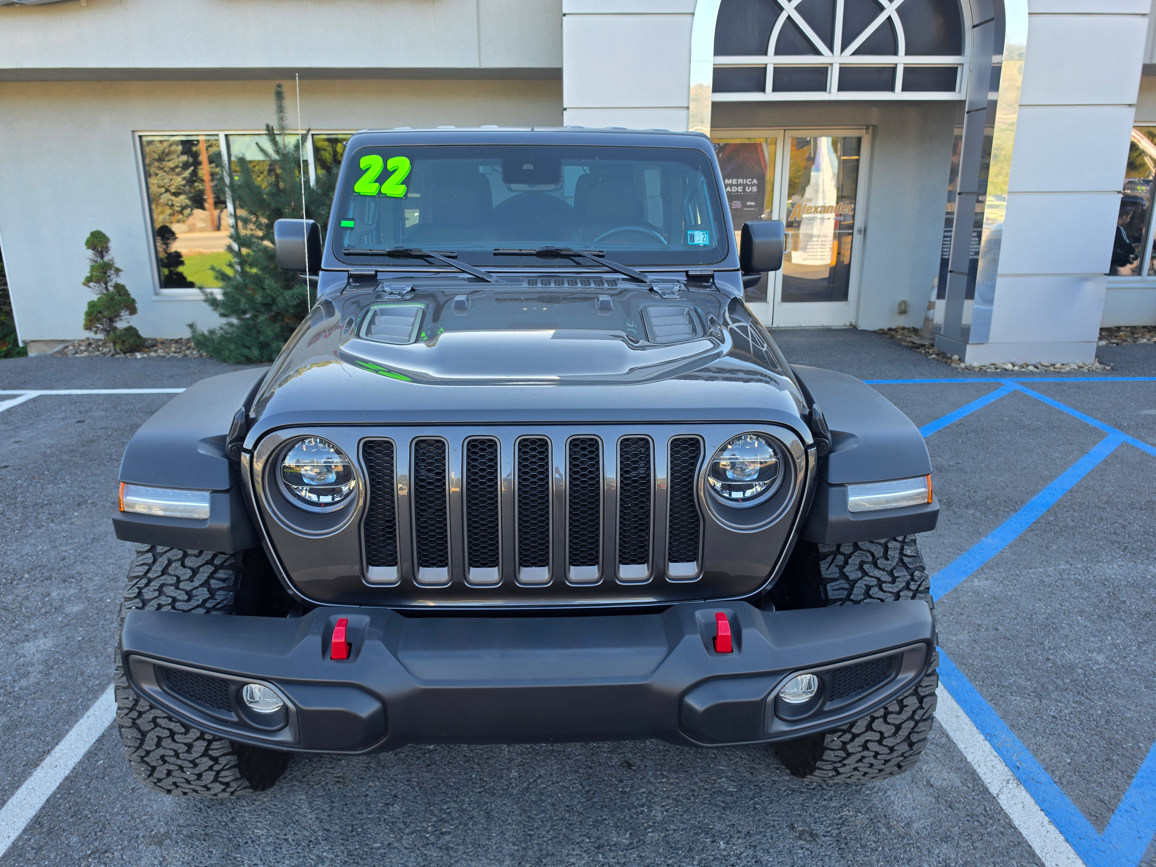Used 2022 Jeep Wrangler Unlimited Rubicon w/ Xtreme Recon 35" Tire Package AWD/4WD image 9