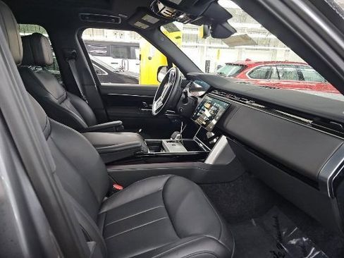 Used 2025 Land Rover Range Rover SE image 6