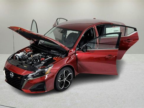 Used 2024 Nissan Altima 2.5 SR FWD image 20