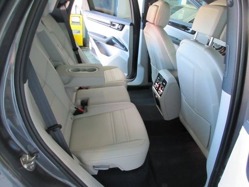 Used 2021 Porsche Cayenne S AWD/4WD image 33