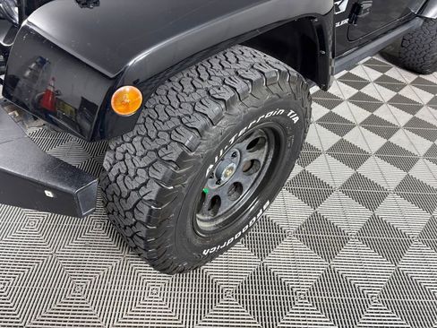 Used 2009 Jeep Wrangler X AWD/4WD image 9