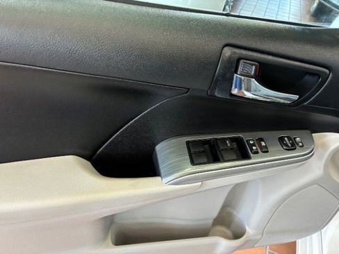 Used 2013 Toyota Camry LE FWD image 14
