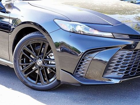Used 2025 Toyota Camry SE FWD image 4