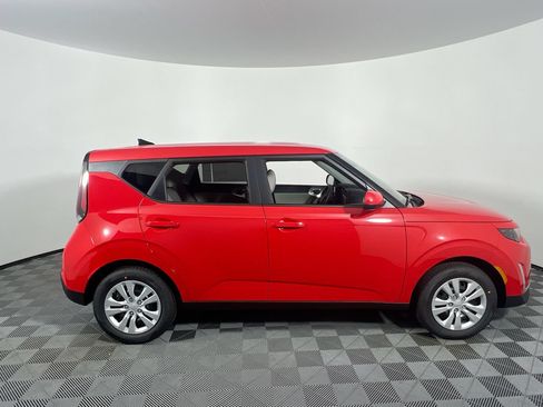 Used 2022 Kia Soul LX FWD image 2