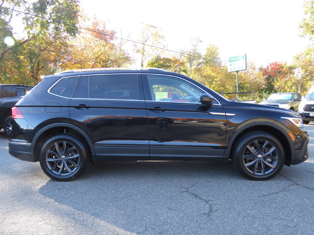 Used 2022 Volkswagen Tiguan SE w/ Panoramic Sunroof Package AWD/4WD image 4