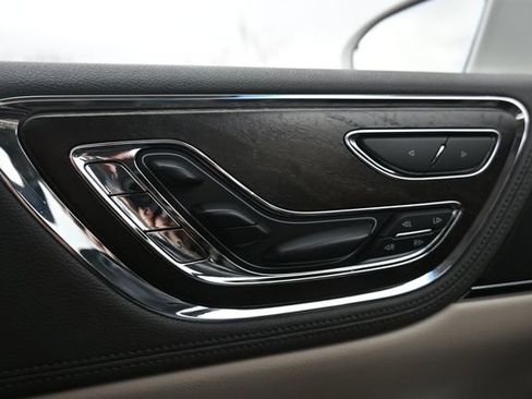 Used 2017 Lincoln Continental Reserve w/ Technology Package image 42