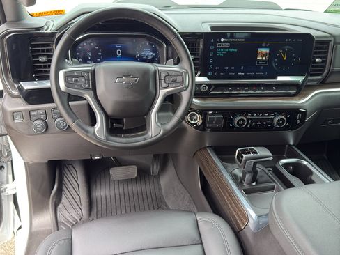 Used 2025 Chevrolet Silverado 1500 LT Trail Boss w/ Convenience Package II AWD/4WD image 20