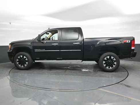 Used 2011 GMC Sierra 2500 Denali w/ Suspension Package, Off-Road AWD/4WD image 10