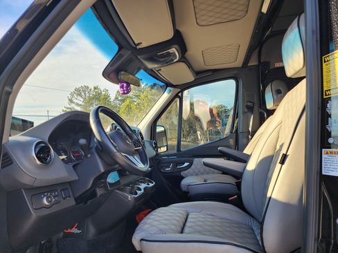 Used 2020 Mercedes-Benz Sprinter 3500 image 22