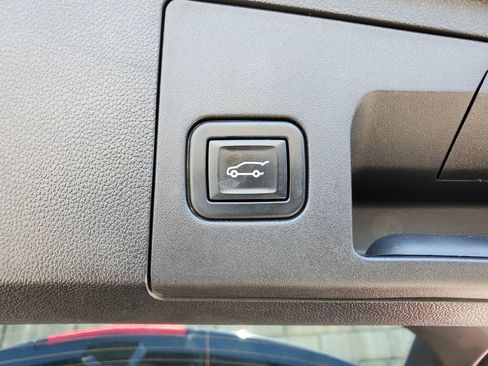 Certified 2022 Cadillac XT4 Premium Luxury w/ Enhanced Visibility Package image 43